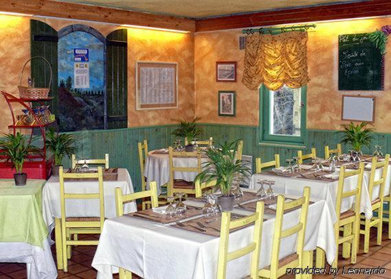 Contact Hotel Restaurant La Chaumiere Entre Orgeval Et Flins A13 Sortie 8 Les Mureaux Εστιατόριο φωτογραφία