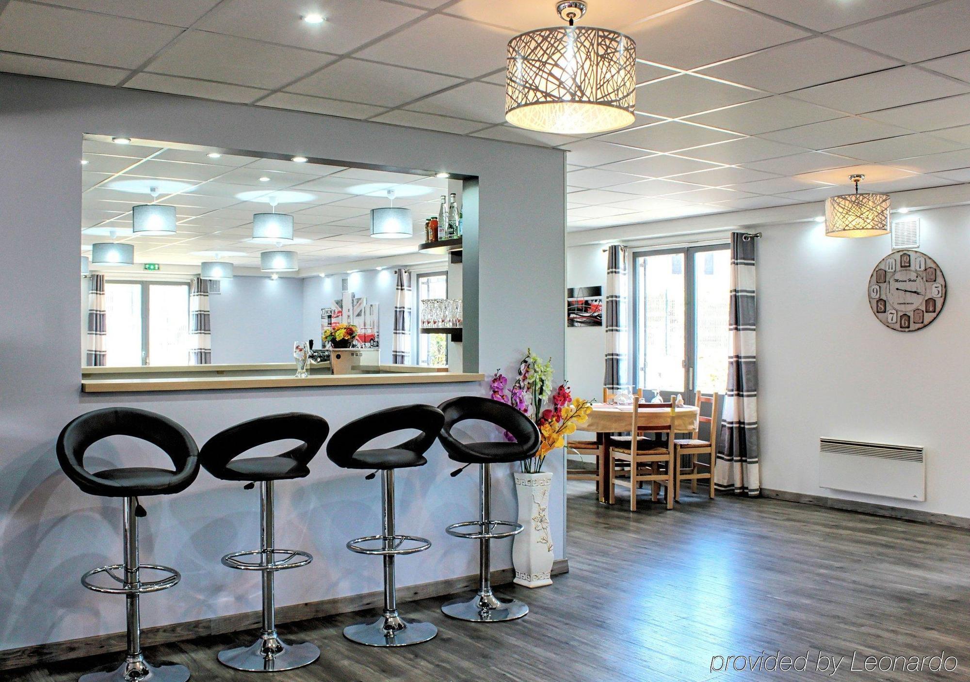 Contact Hotel Restaurant La Chaumiere Entre Orgeval Et Flins A13 Sortie 8 Les Mureaux Εξωτερικό φωτογραφία