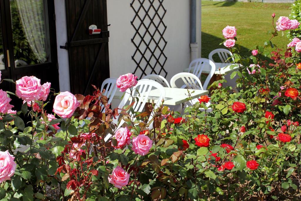 Contact Hotel Restaurant La Chaumiere Entre Orgeval Et Flins A13 Sortie 8 Les Mureaux Εξωτερικό φωτογραφία