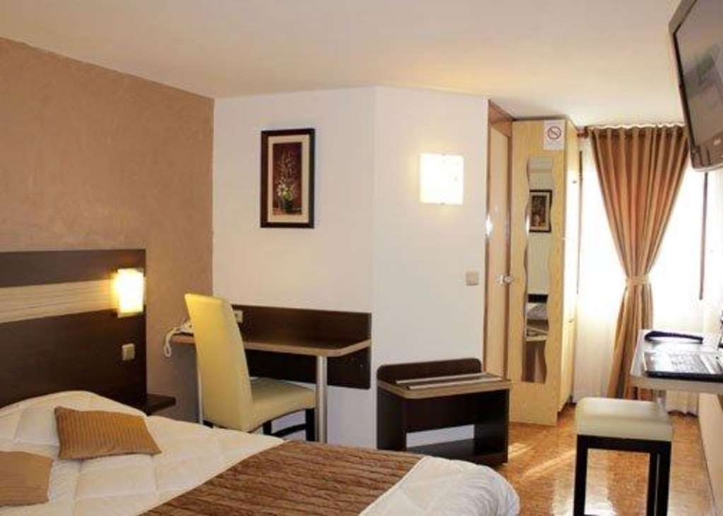Contact Hotel Restaurant La Chaumiere Entre Orgeval Et Flins A13 Sortie 8 Les Mureaux Δωμάτιο φωτογραφία