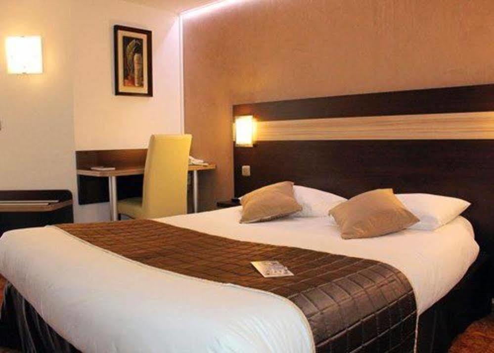 Contact Hotel Restaurant La Chaumiere Entre Orgeval Et Flins A13 Sortie 8 Les Mureaux Εξωτερικό φωτογραφία