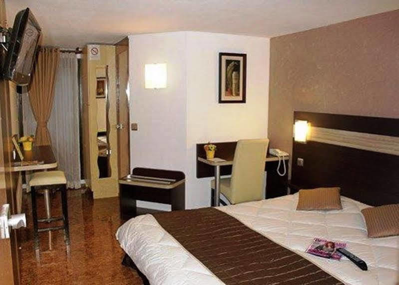 Contact Hotel Restaurant La Chaumiere Entre Orgeval Et Flins A13 Sortie 8 Les Mureaux Εξωτερικό φωτογραφία