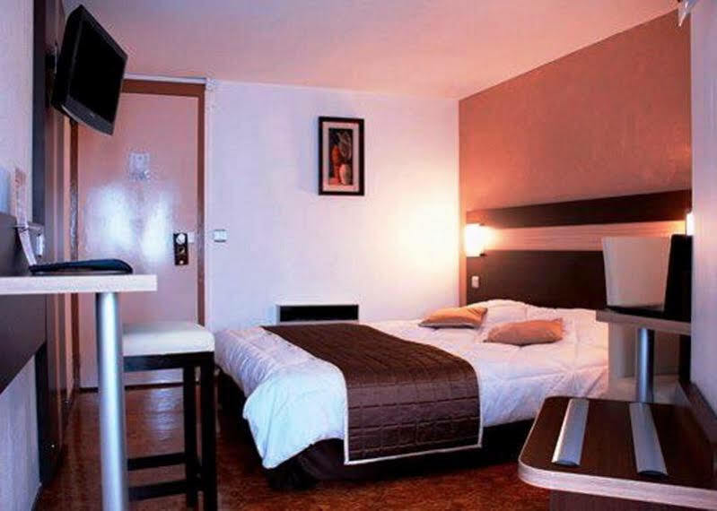 Contact Hotel Restaurant La Chaumiere Entre Orgeval Et Flins A13 Sortie 8 Les Mureaux Εξωτερικό φωτογραφία